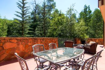 23-oxford-court-105-patio-3