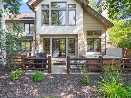 Deer Lake Village 2478