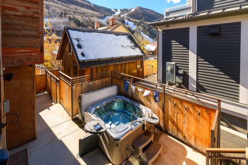Private Outdoor Hot Tub