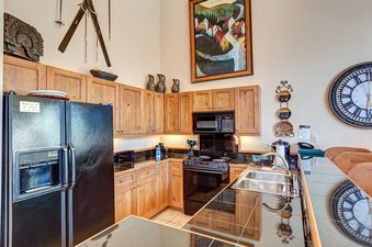 One Breckenridge Place 3