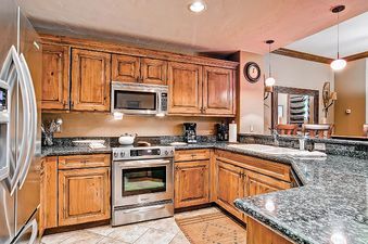 EastWestResorts HS210 Kitchen2
