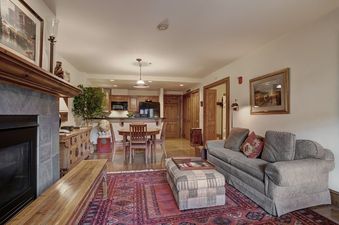 02 Market Square One Bedroom plus Den