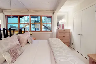 04 Bedroom