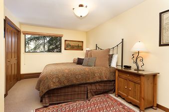 06 Bedroom