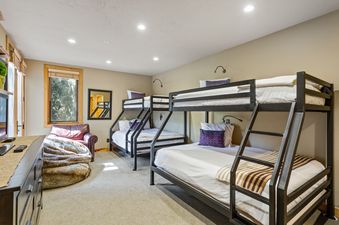 Trail's End Lodge 12