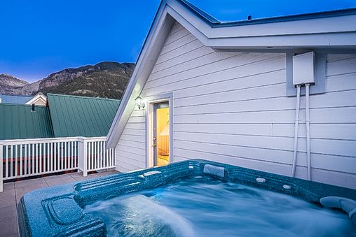 Outdoor Community Hot Tub