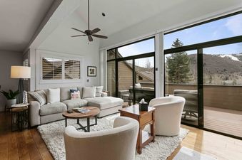 A cozy living room in Daystar 1733 with large windows.