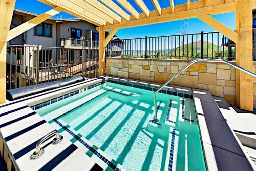Outdoor Community Hot Tub