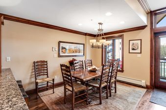Lion Square Lodge East 313A