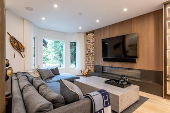 10 Stellar Jay Chalet