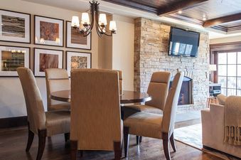 Mountain-View-306-Dining-Area