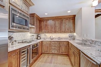 05 Ritz 207 Kitchen