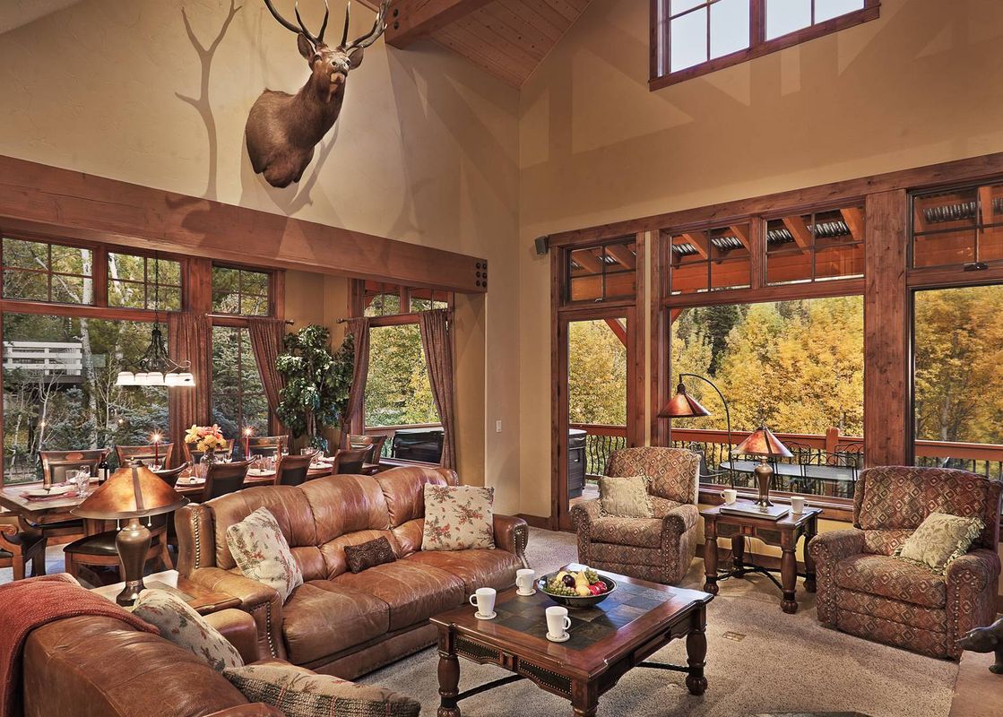 01 Spacious Living Room