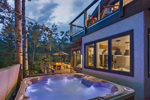 Private Outdoor Hot Tub