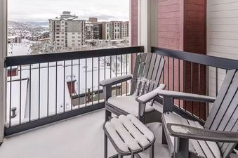 Torian Plum Plaza 603