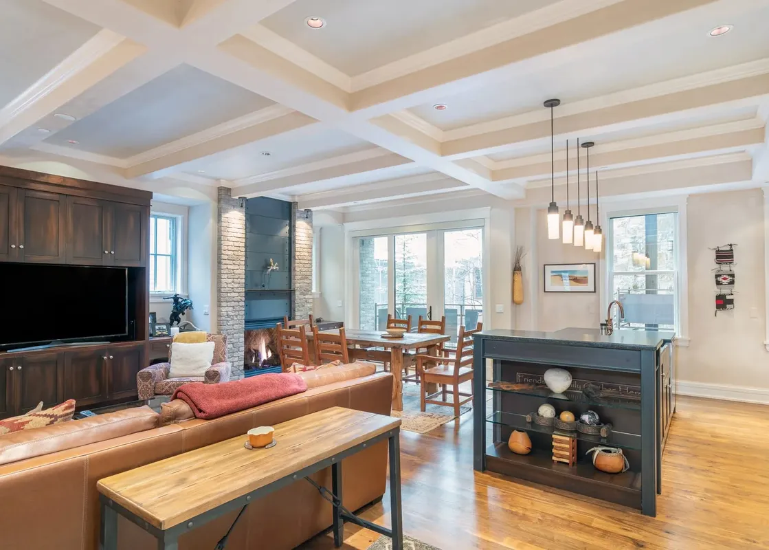 01 Slopeside Residence SW302