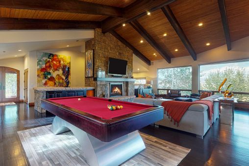 Games Room with Pool Table