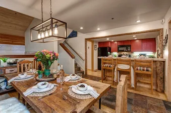 03 Dining Area