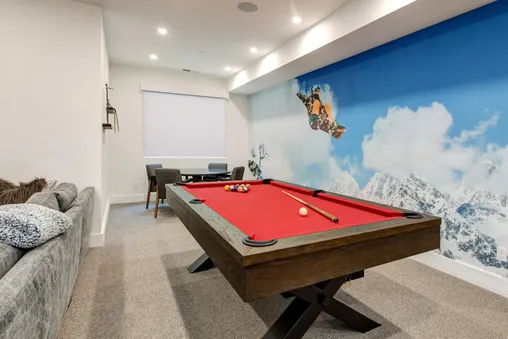 Games Room with Pool Table
