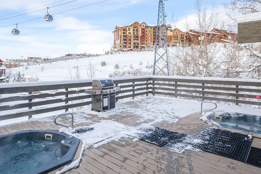 Outdoor Community Hot Tub
