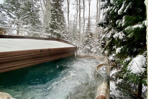 Private Outdoor Hot Tub