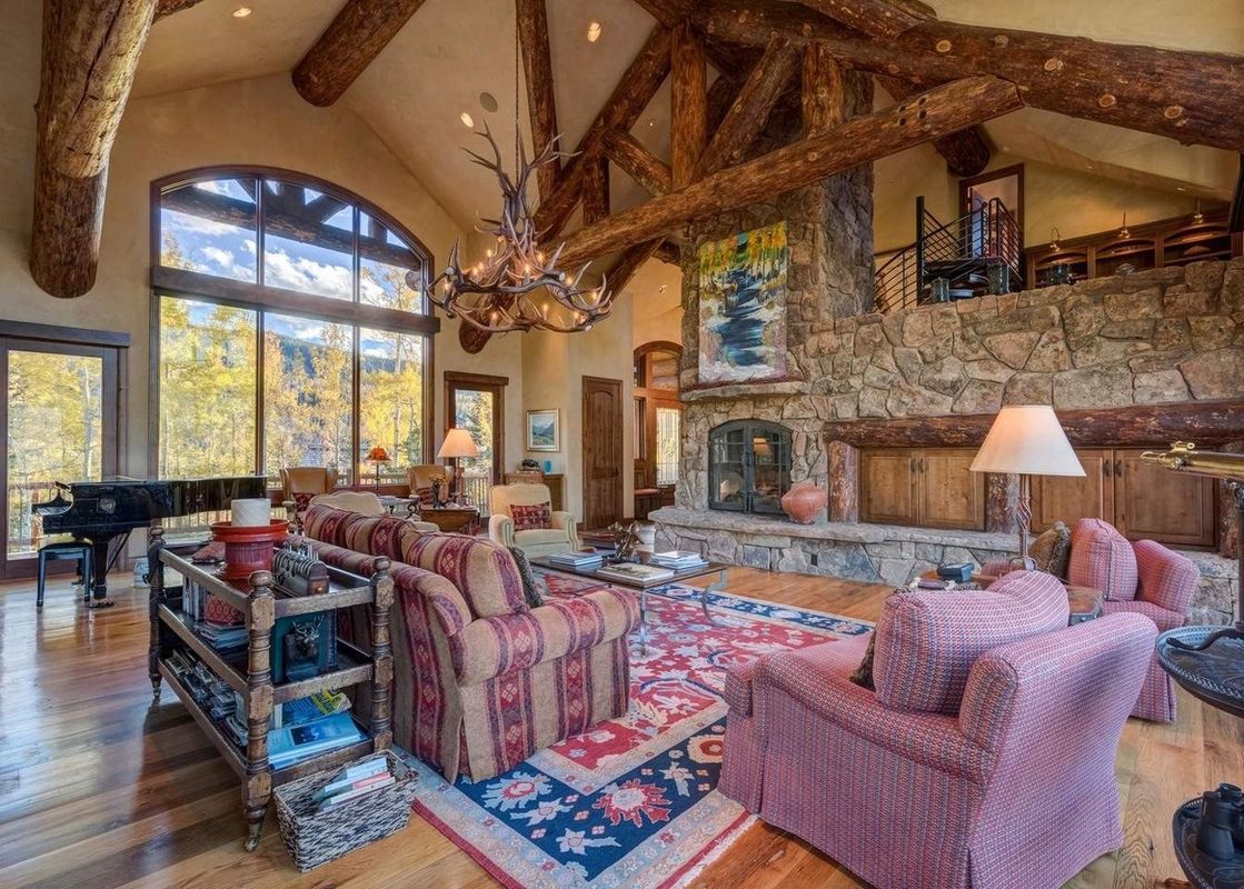 01 Dancing Bear Living Room