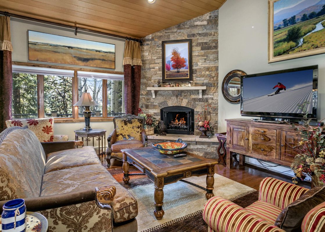 1881 Lionsridge Loop-008