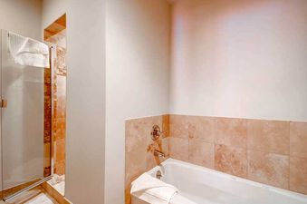 Highlands-Lodge-109-Bath-A2