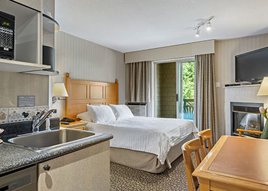 01 Standard Studio With Queen Bed
