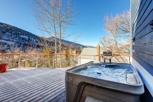 Private Outdoor Hot Tub