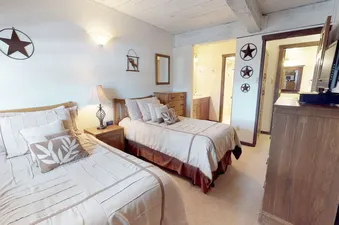 03 Bedroom