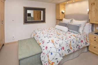 09 Bedroom