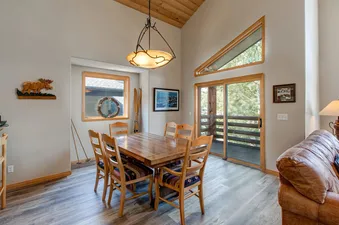 05 Dining Area