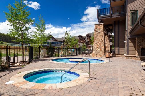 Outdoor Community Hot Tubs