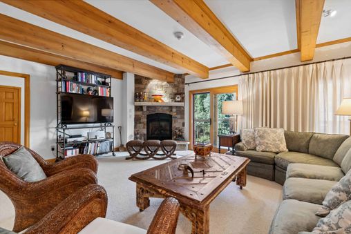 Stone-clad gas fireplace