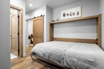 10 Lion Square Lodge South 255