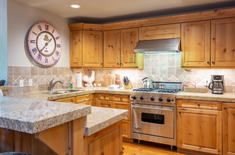 Trails End Lodge 503 Kitchen
