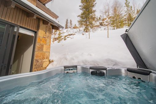 Private Outdoor Hot Tub