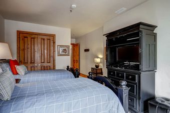 22-Market-Square-301-Bed-B3