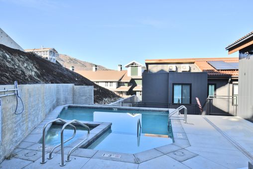 Outdoor Community Hot Tub