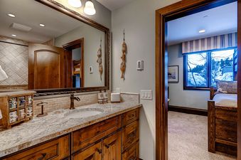 39-Highlands-Slopeside-218-Bath-B2