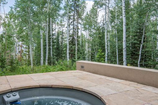 Private Outdoor Hot Tub