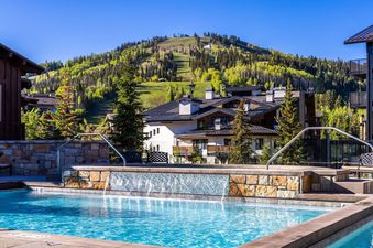 11 The Chateaux Deer Valley Pool