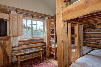 Moonlight Basin 9 Cabin Hollow bunk bed bedroom