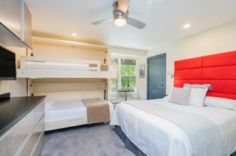 Mountainside Inn 419 421