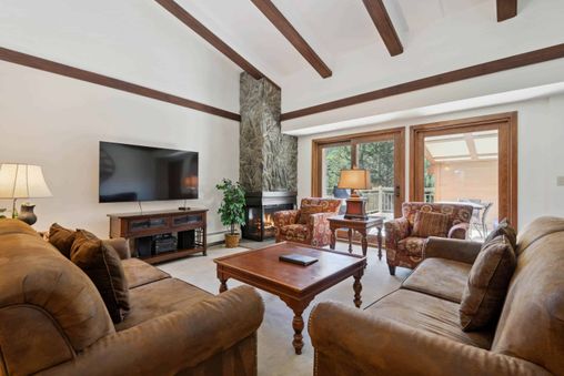 Stone-clad gas fireplace