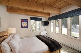 05 Bedroom