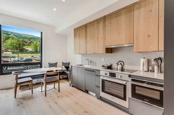 Electric Pass Lodge 205