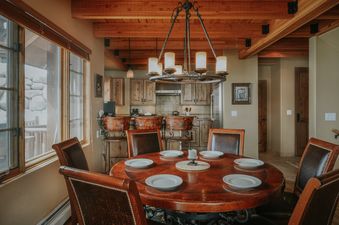 Alpine Meadow Chalet 11