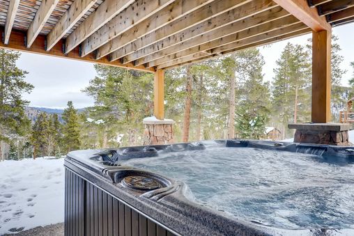 Private Outdoor Hot Tub